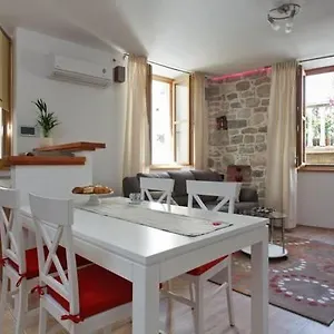 old-town-apartment-mila.splithotels.org/